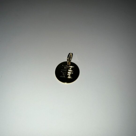 Givenchy Pendant - Picture 4 of 5